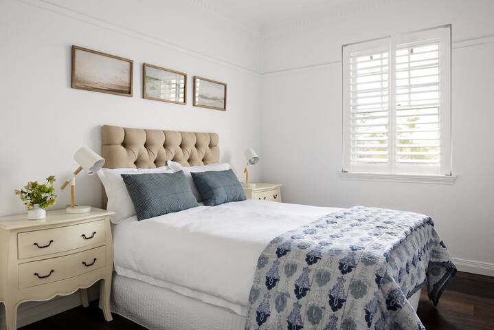 Light & leafy Malvern apartment gallery image 3