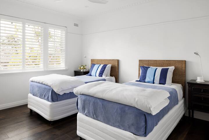 Light & leafy Malvern apartment gallery image 5