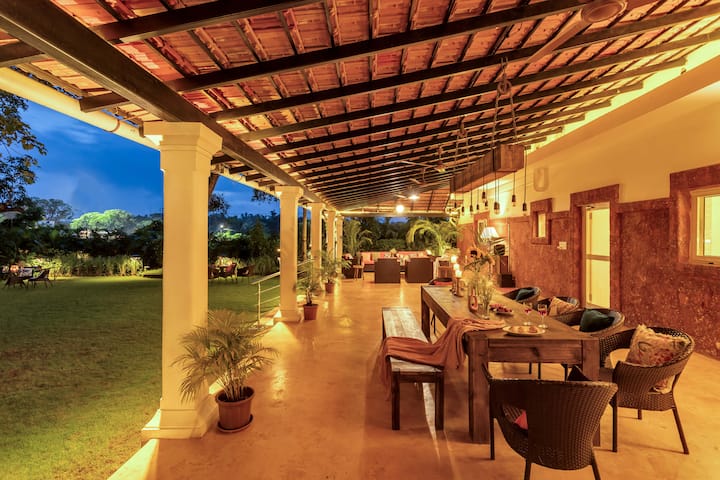 Dining area image 2