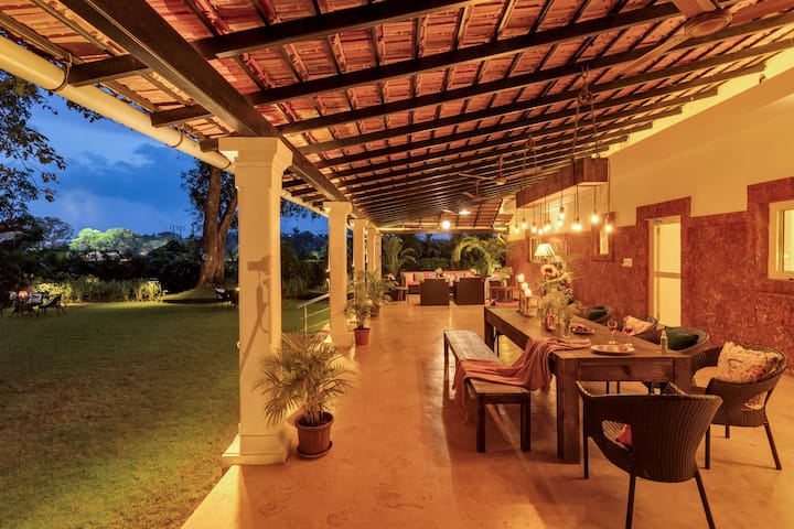 Dining area image 4