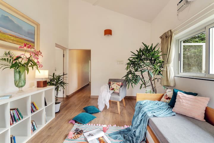 Living room image 2