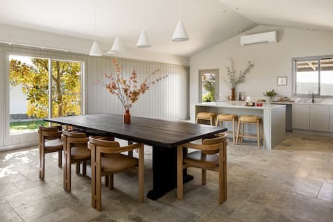 Escape w the Whole Clan @ Carrajung Estate