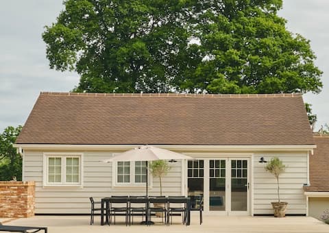 Secluded stay in beautiful woods