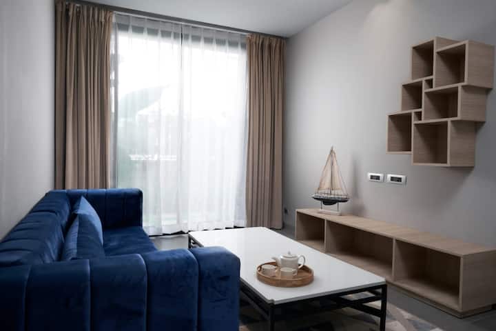 Living room image 7