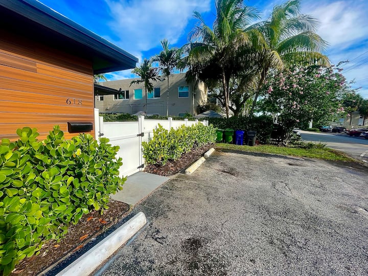 Vibrant 1br Retreat Near Beach, Park & Dining - Fort Lauderdale