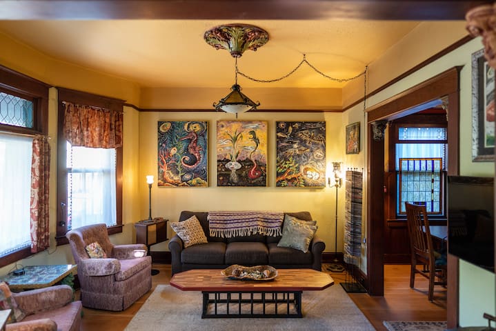 Noble Old Geezer squatting in Slabtown