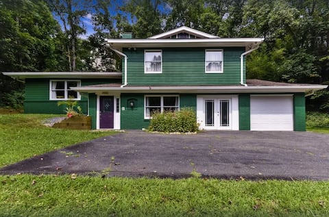 Casa Verde Nature Escape Off-395 | 5BR Chef Kitch