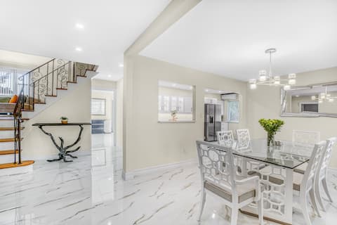 Luxury Cul De Sac Gem - 35 min from NYC