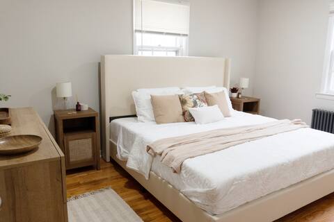 Lovely home l King Bed |Near Hosp | Near RU| WIFI