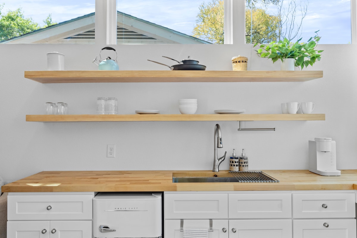 Bright & Spacious Stay: A+ Deck & Greenbelt Views!