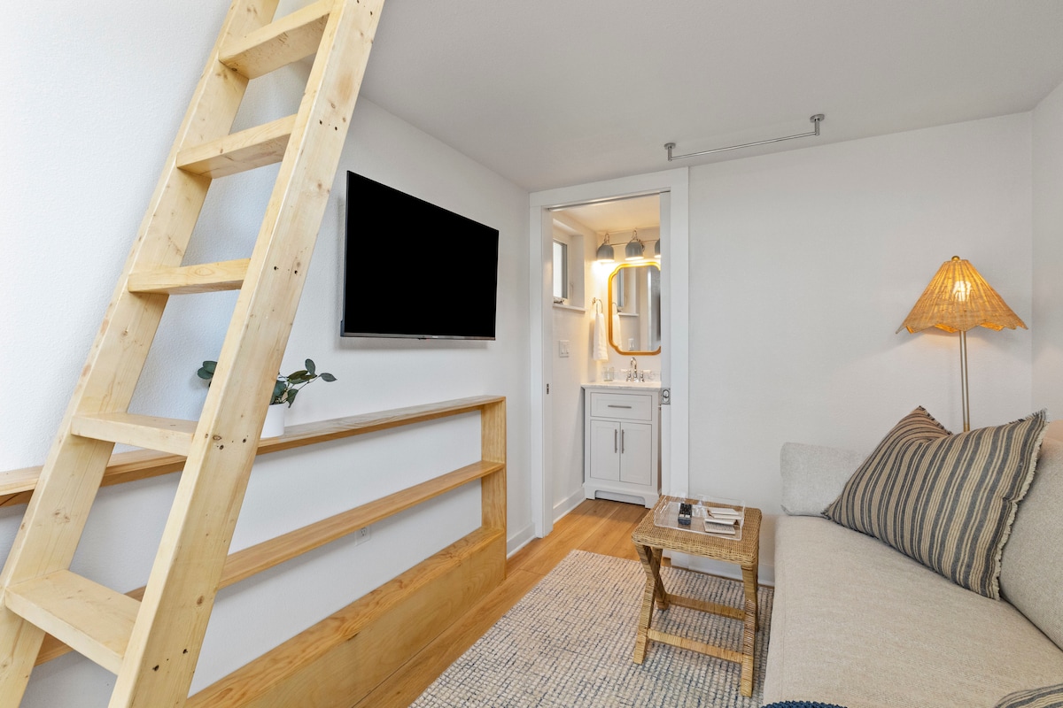 Bright & Spacious Stay: A+ Deck & Greenbelt Views!