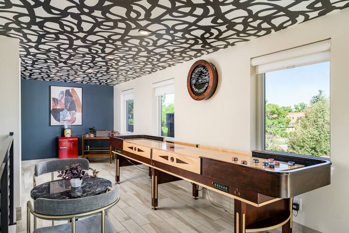 Wyandot House: Rooftop Hot Tub, Theater, Game Room gallery image 2