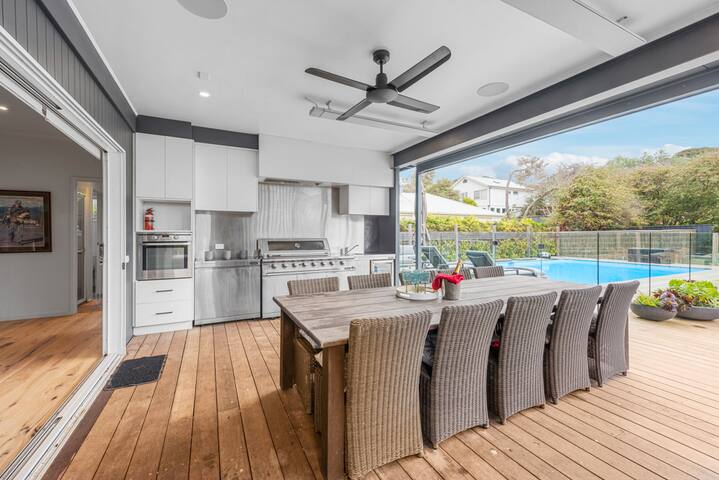 Blair Rise – 6 BR home, solar heated swimming pool gallery image 4