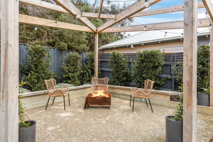 Blair Rise – 6 BR home, solar heated swimming pool gallery image 5