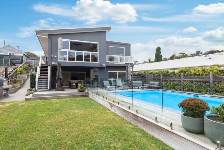 Blair Rise – 6 BR home, solar heated swimming pool gallery image 2