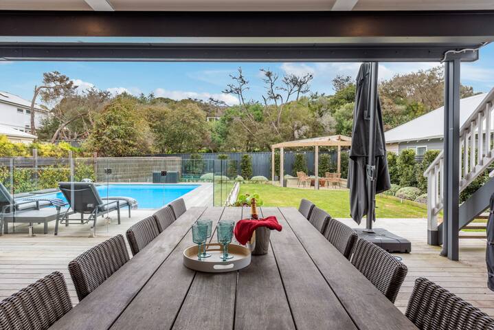 Blair Rise – 6 BR home, solar heated swimming pool gallery image 3