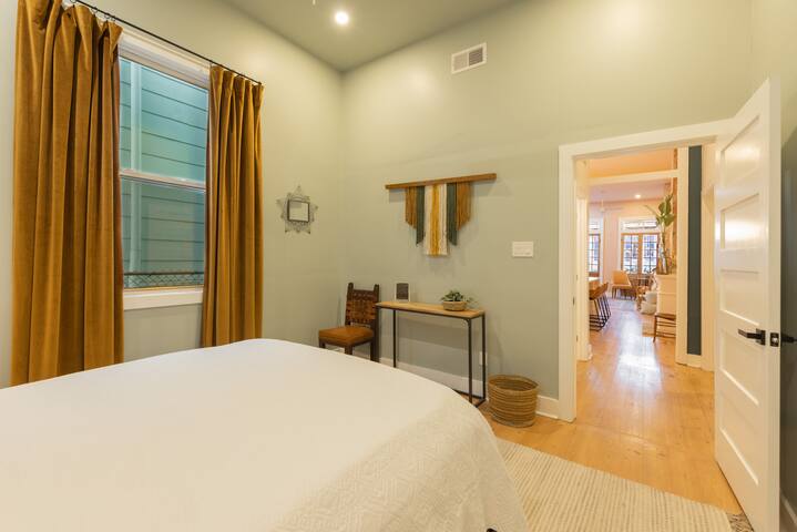 Marigny Moonstone gallery image 4