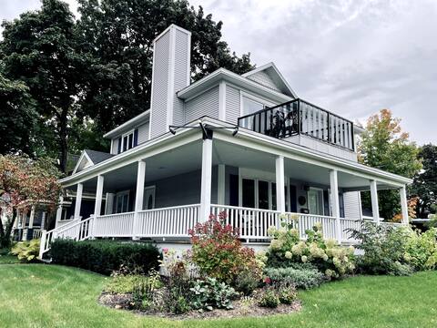 Downtown Oasis 10 mins to Boyne Mountain!