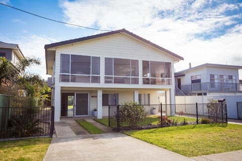 Daphne's Tathra - 100m to beach- 12 guests