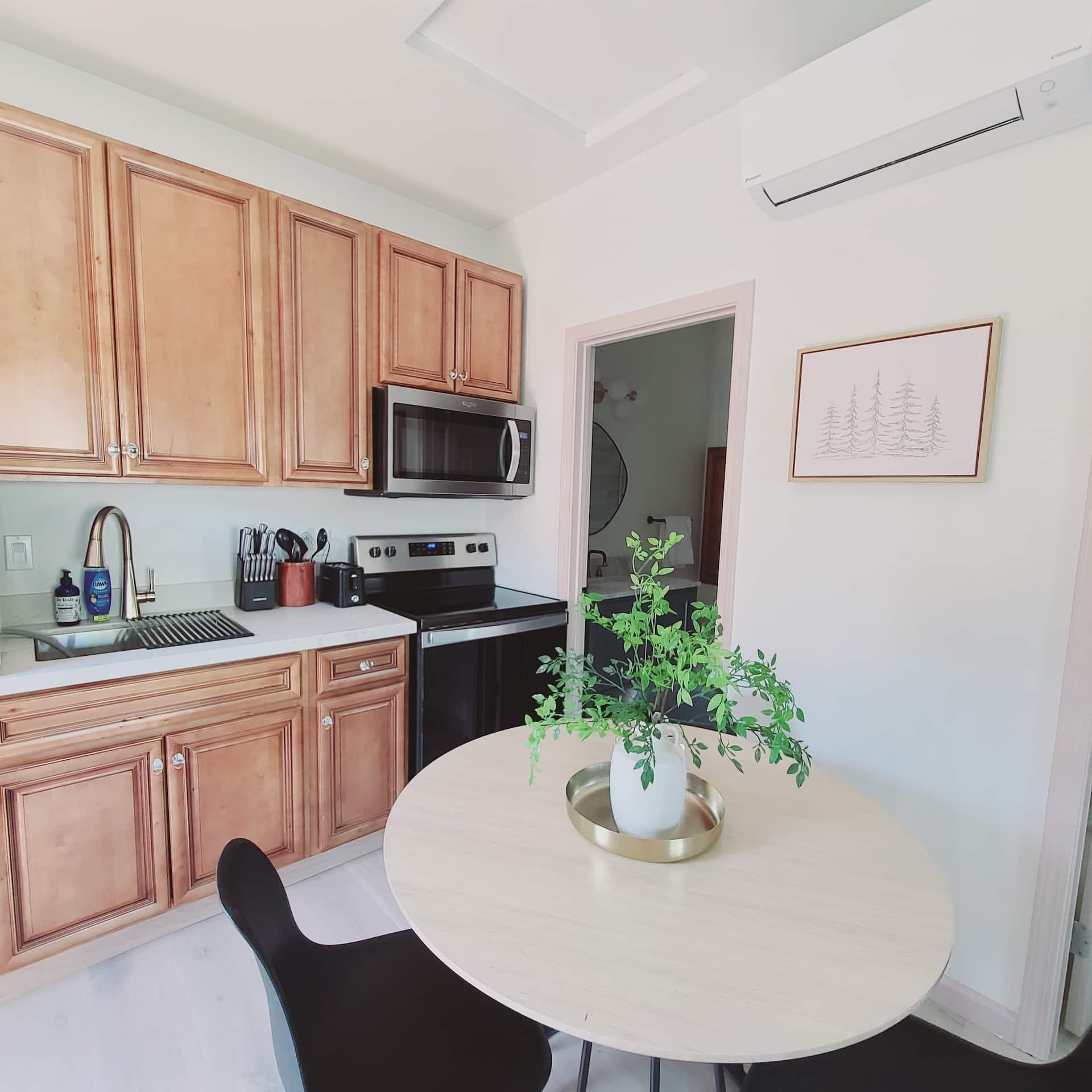Comfy Clean Broadstone cottage W/D & Full Kitchen!