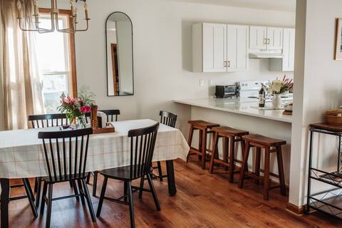 The Homestead at Hillsdale (.4 miles from campus)