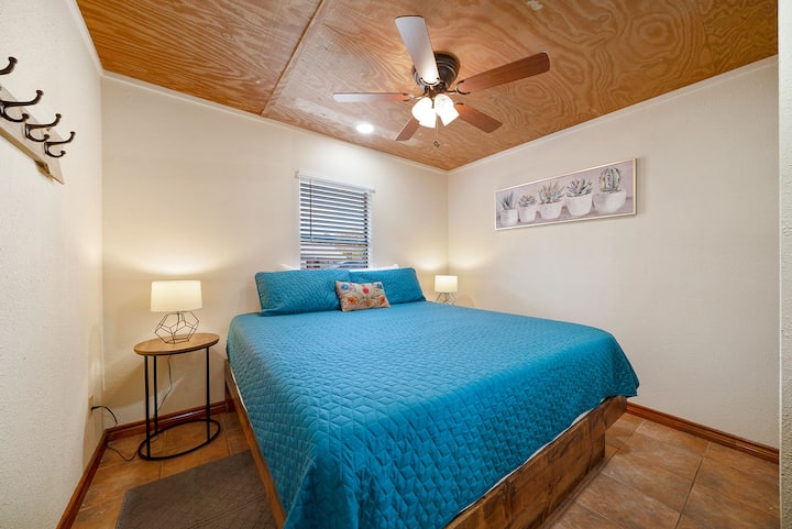 Bedroom 3, one king.