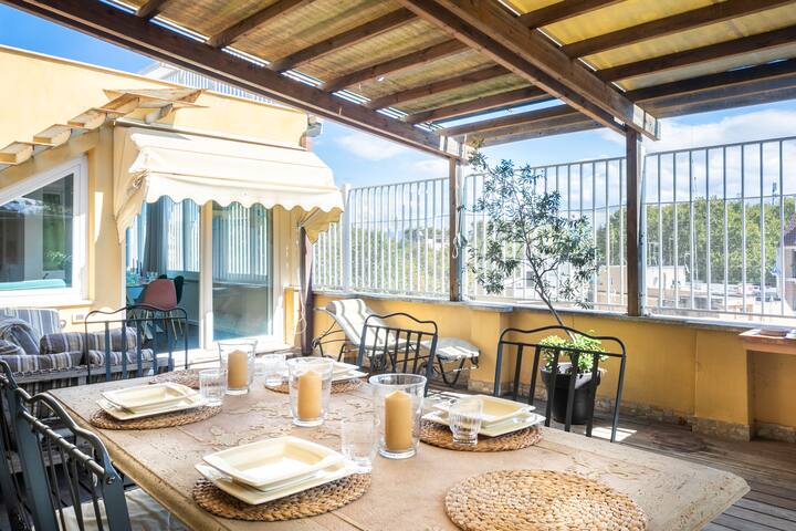 Luminoso attico con terrazza a Trastevere gallery image 2