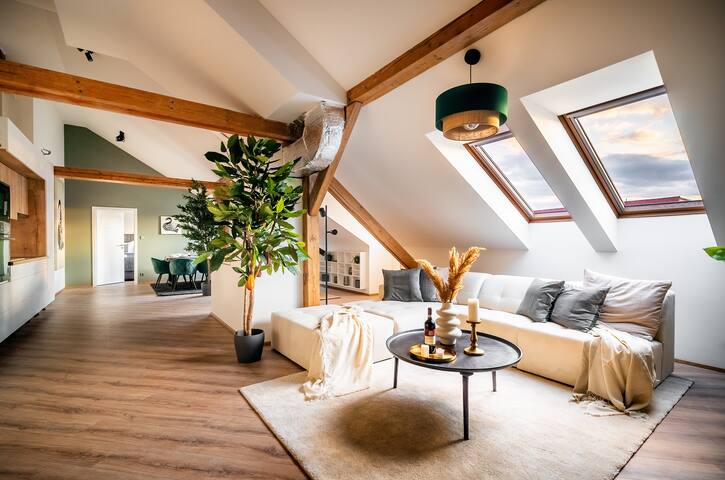 6BR Castle V!EWS A/C luxury Dolce Vita apartment