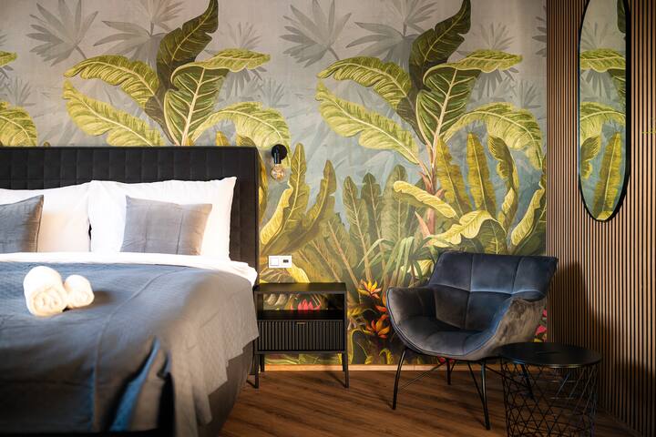 6BR Castle V!EWS A/C luxury Dolce Vita apartment gallery image 2