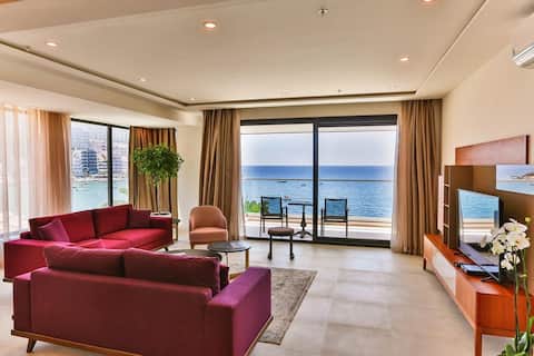 Panoramic 3-Bedroom Residence