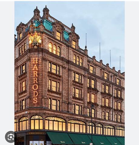 Harrods 2 Bed Lux Flat w/patio gallery image 5