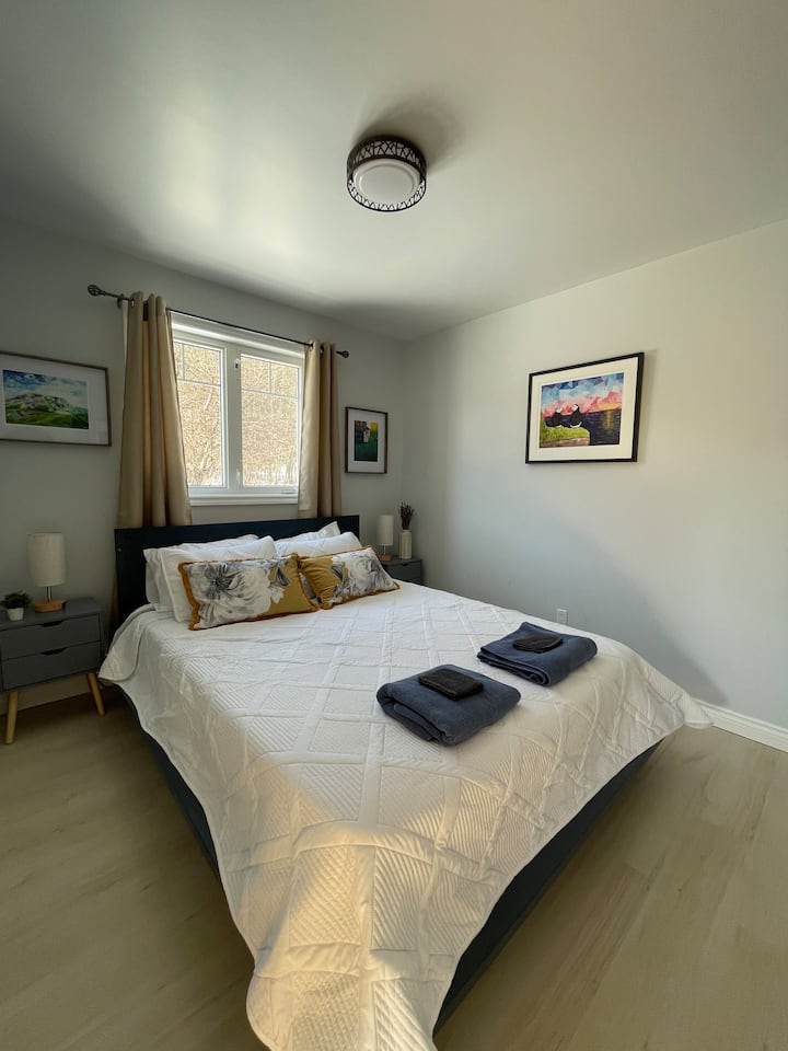 Bedroom #1 - Queen Bed