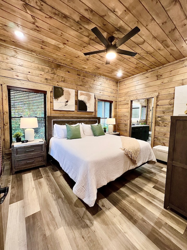 جناح غرفة النوم الرئيسية (كينج)