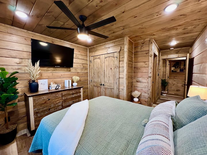 جناح بغرفة النوم الثانية (يضم سرير كوين)