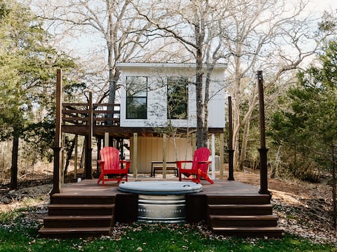 Treehouse | Full Amenities | Private Hot Tub