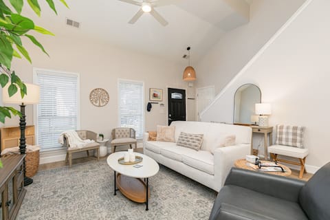 Quiet Acworth 3BR Townhome