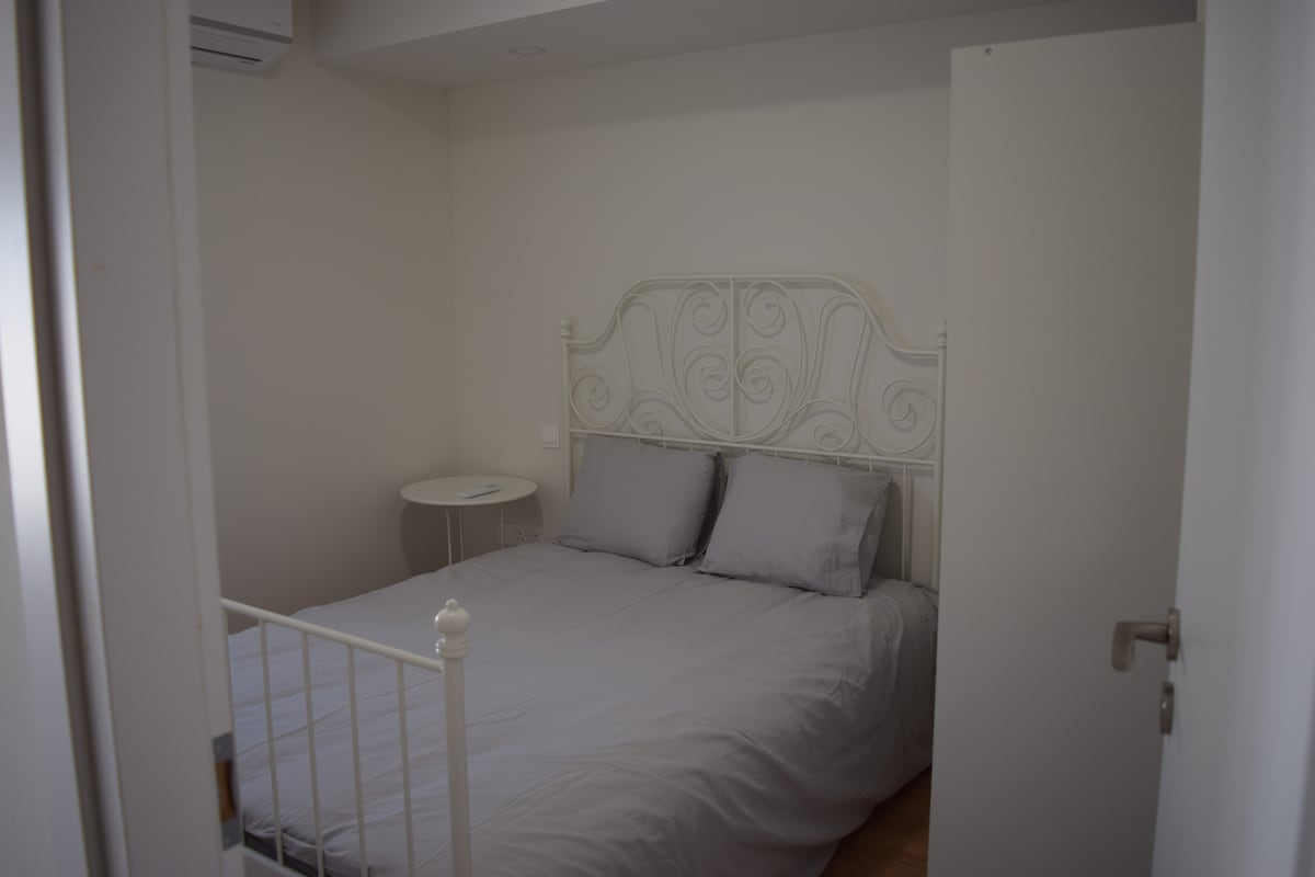 chumba cha kulala cha kwanza 