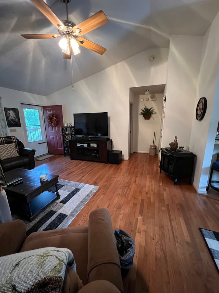Quiet Country Home,screened Front Porch,hot Tub - 阿什維爾