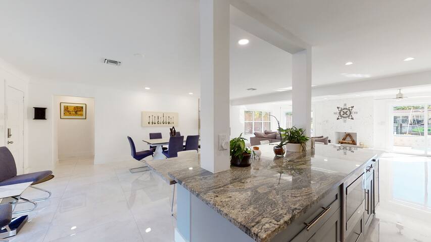 WatersEdge Walkto Beach LBTS 3/2 gallery image 5