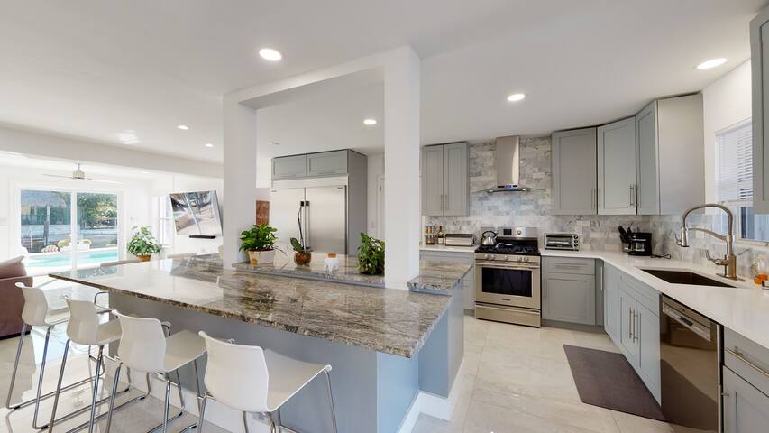 WatersEdge Walkto Beach LBTS 3/2 gallery image 3