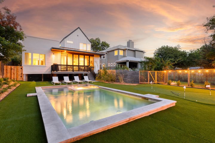 5BR Downtown Pool & Hot Tub Oasis