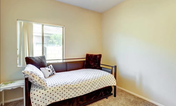 საძინებელი 1