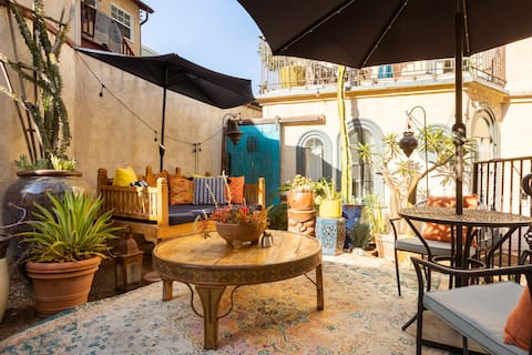 Historic LA Oasis with outdoor courtyard