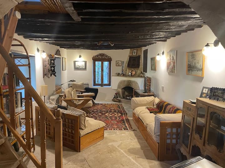Ottoman Cottage, - Chypre