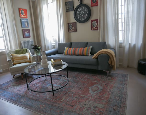 Spacious 2 Bedroom ParkSide Residence w King BED