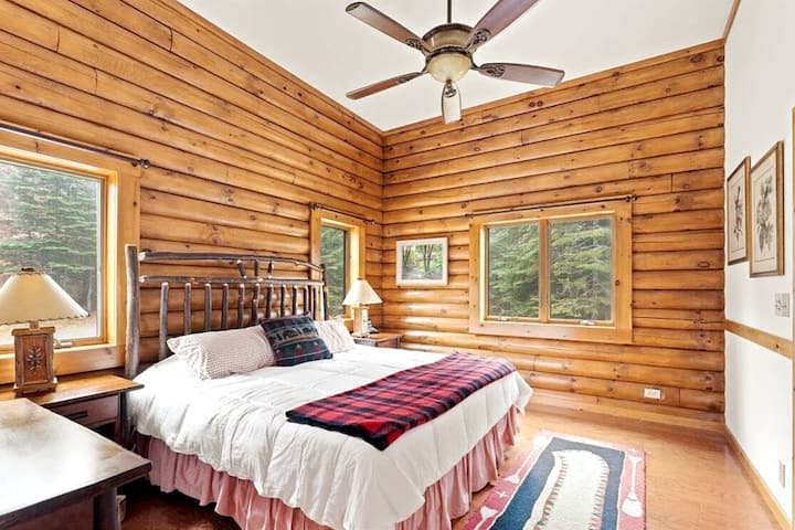 Bedroom 1- Master with King Bed