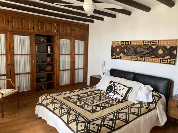 ห้องนอน 1 พัดลมเพดาน ห้องน้ำภายในห้องนอน