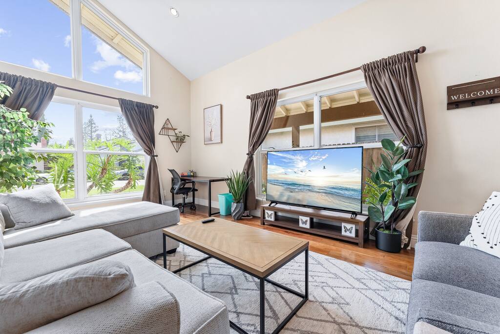 Tranquil Oasis: 3BR Retreat in Charming Tustin