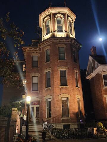 Schwartz Castle German Village gallery image 2