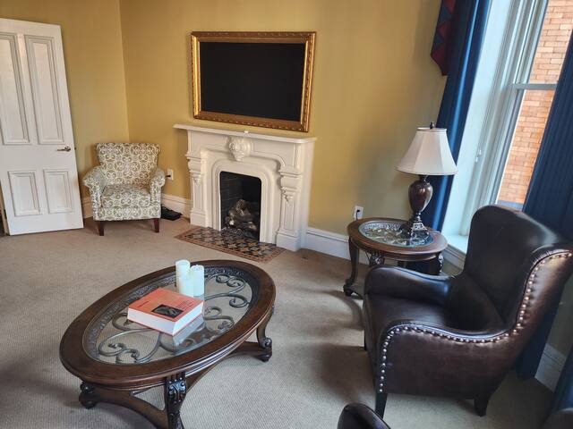 Schwartz Castle German Village gallery image 4